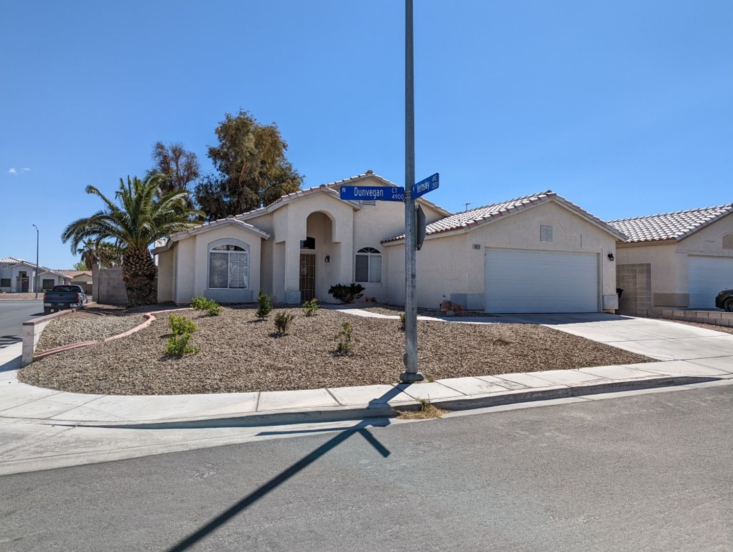 NORTH LAS VEGAS House: 4932 DUNVEGAN CT