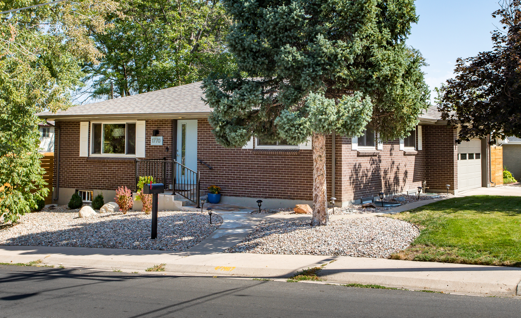 Denver House: 1770 S Oneida St