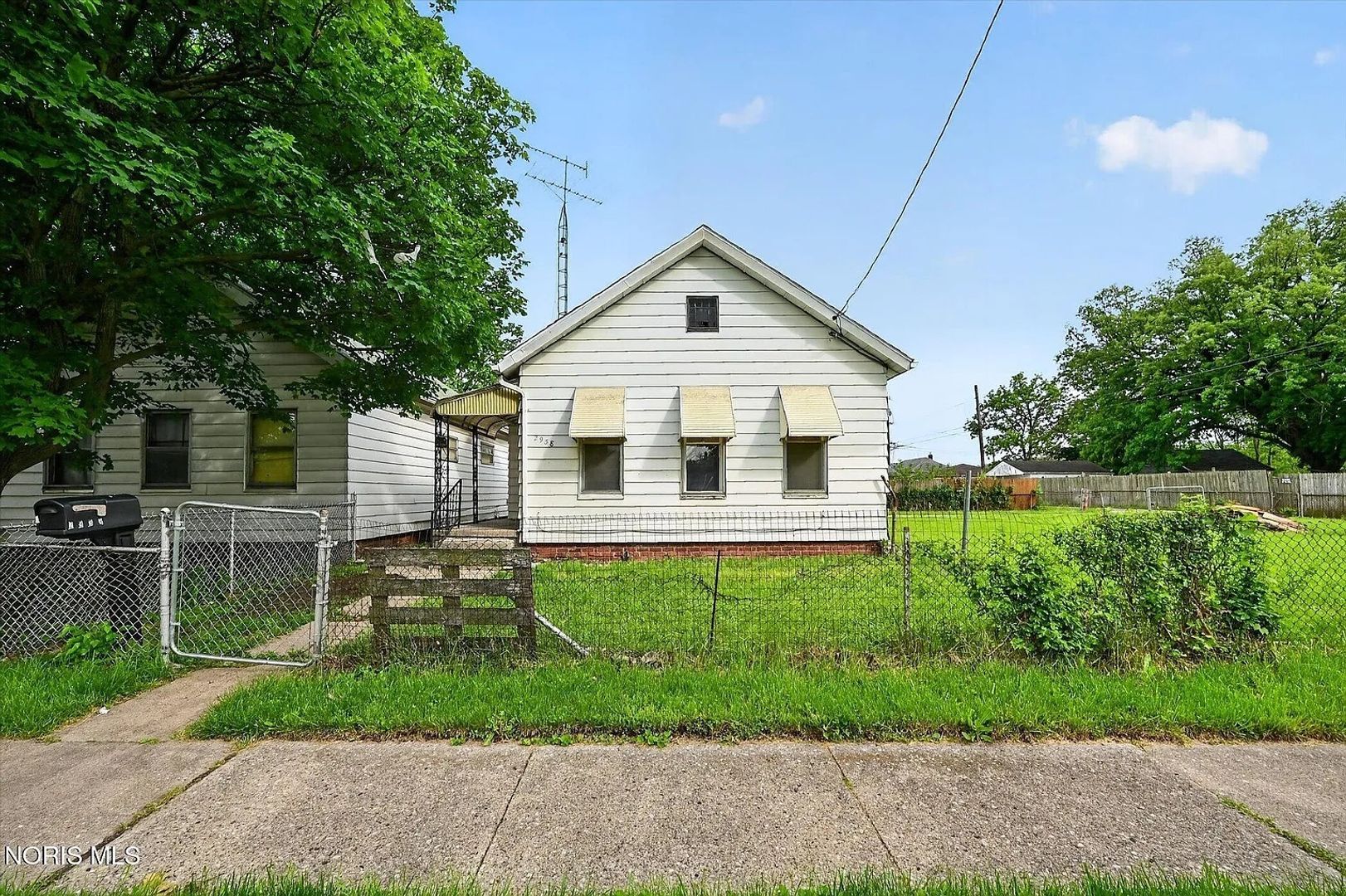 Toledo House: 2938 Chase St