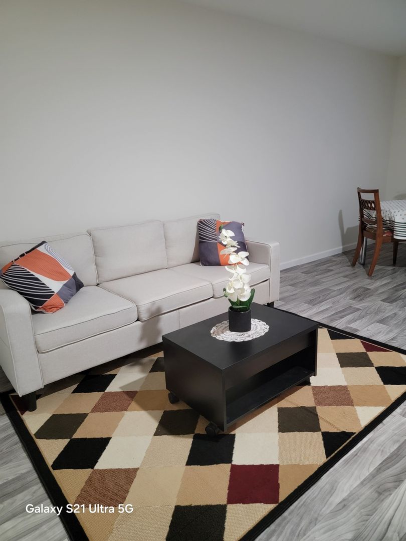 Charles Town House: 170 Burnlea Rd