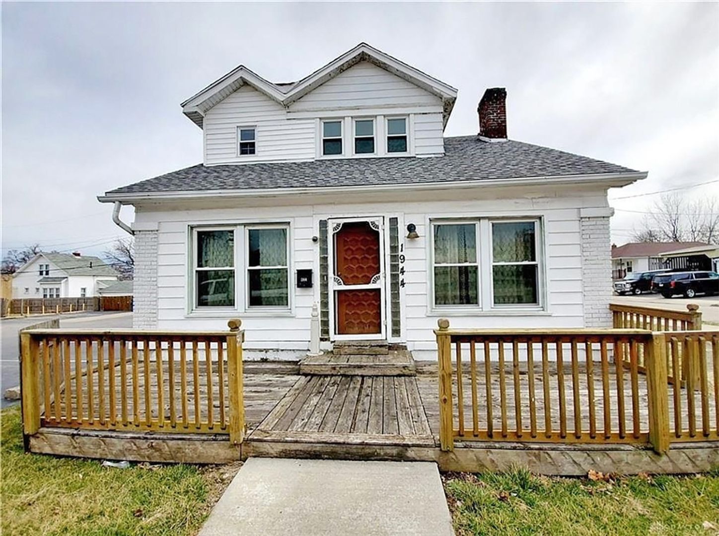 Dayton House: 1944 S Smithville Rd