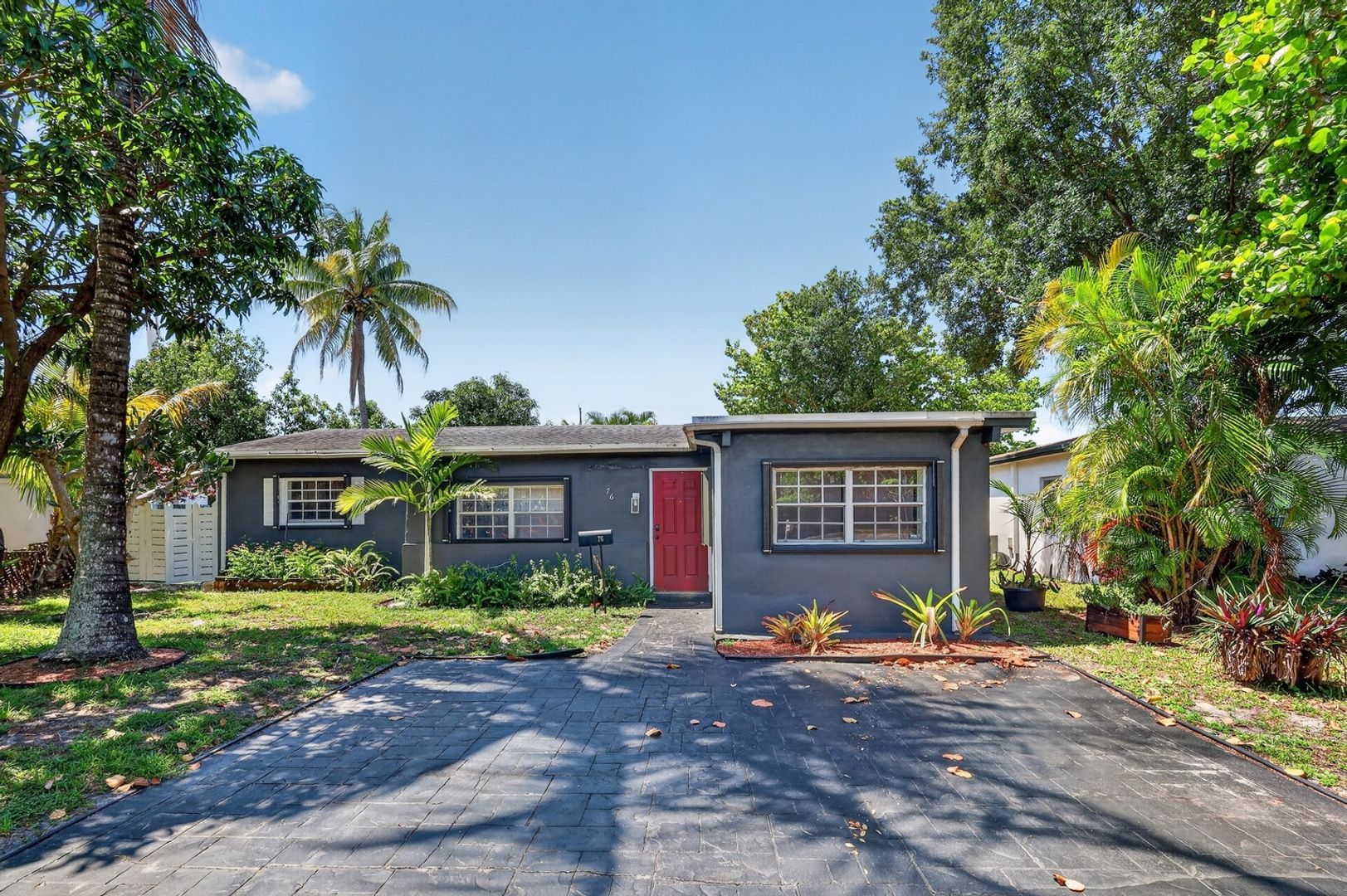 Miami House: 76 NE 170th St