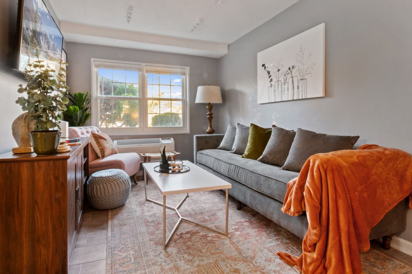 Alexandria Condo: 2301 Farrington Ave