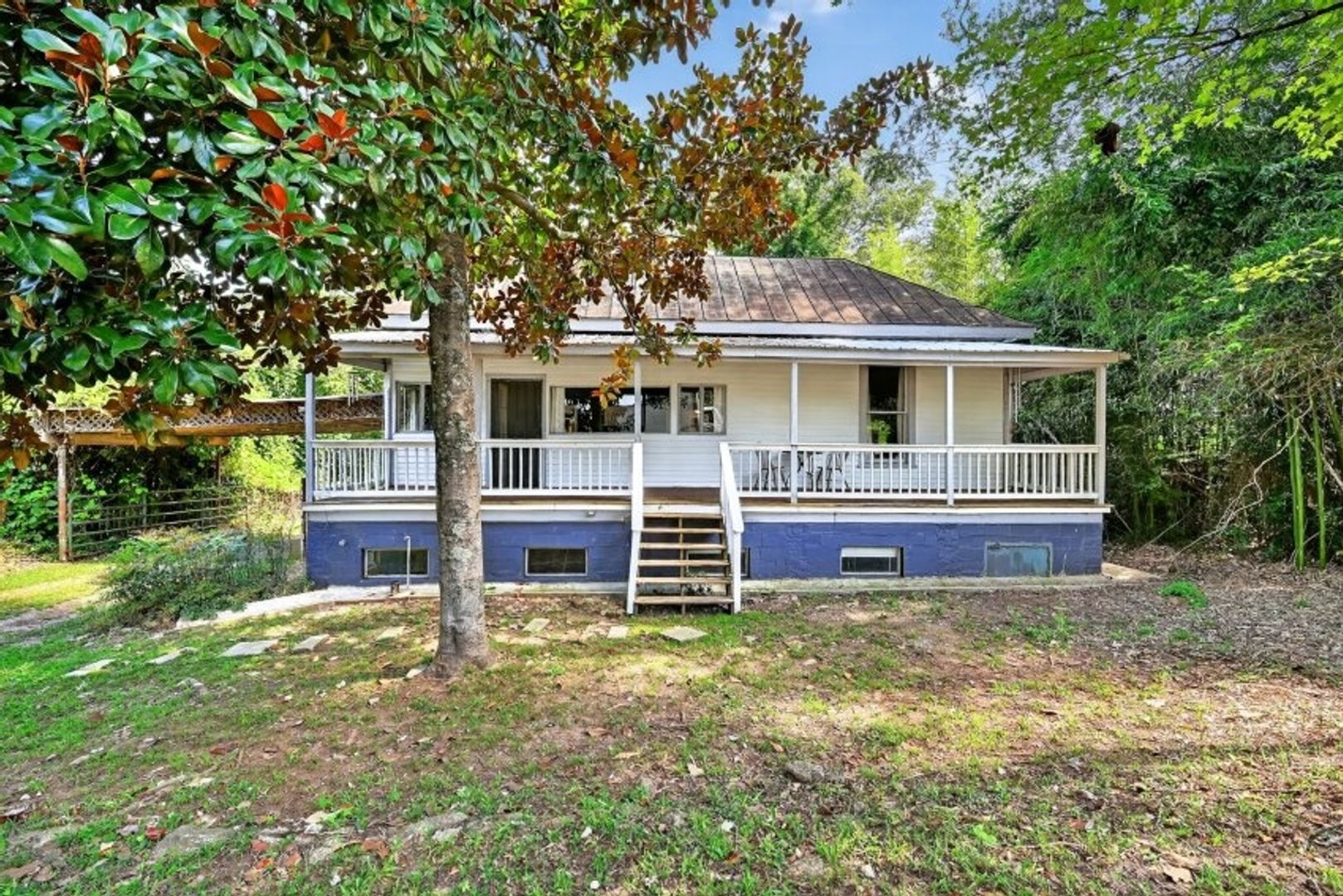 Athens House: 1455 E Broad St