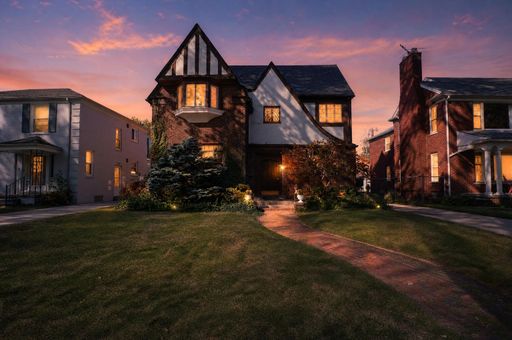 Charming 4BR House in Grosse Pointe