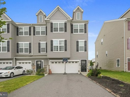 Spacious 3BR 3.5 Bath Townhome (Pet Friendly), Finished Basement with full bathroom, Spacious Kitchen, Stone Fireplace and 2 Decks