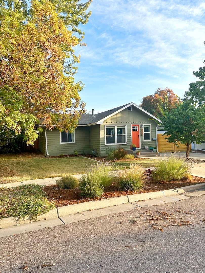 Loveland House: 631 E 12th St