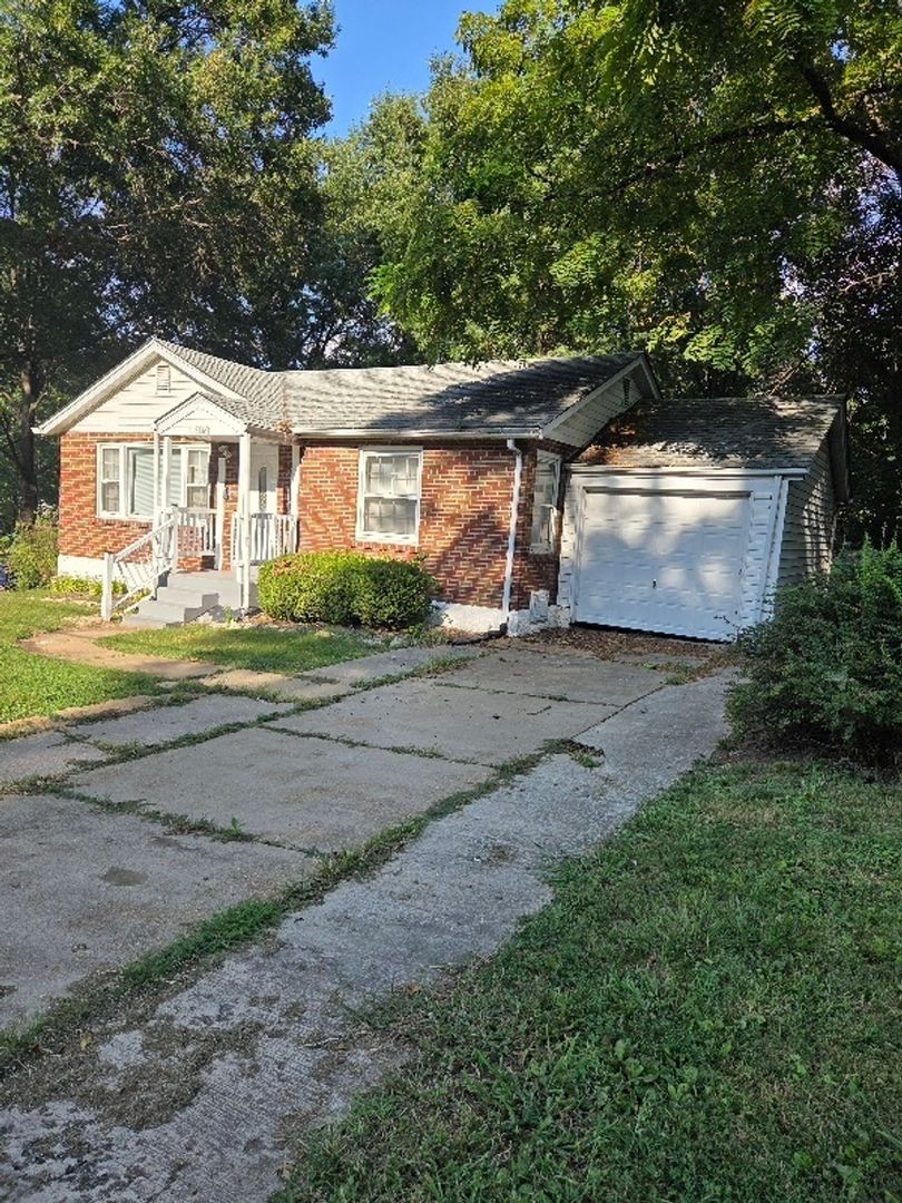 Saint Louis House: 1816 N Hanley Rd