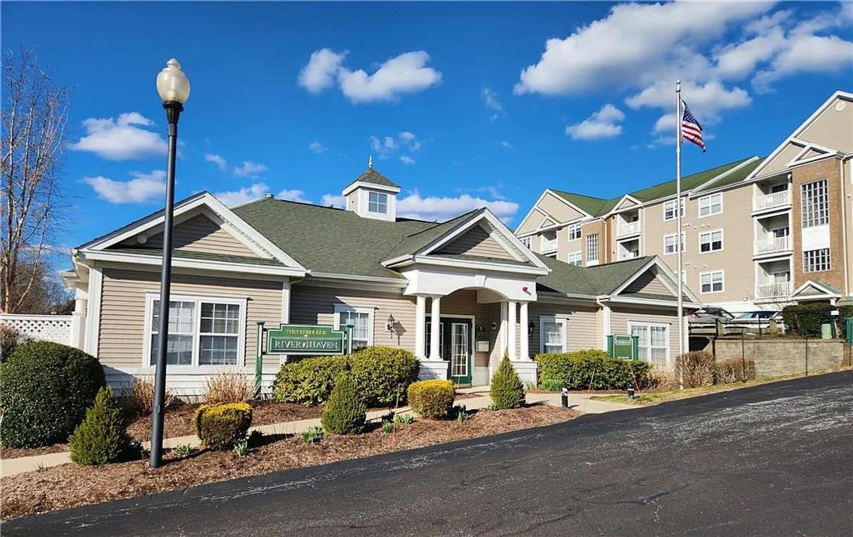 Woonsocket Condo: 98 Mill St