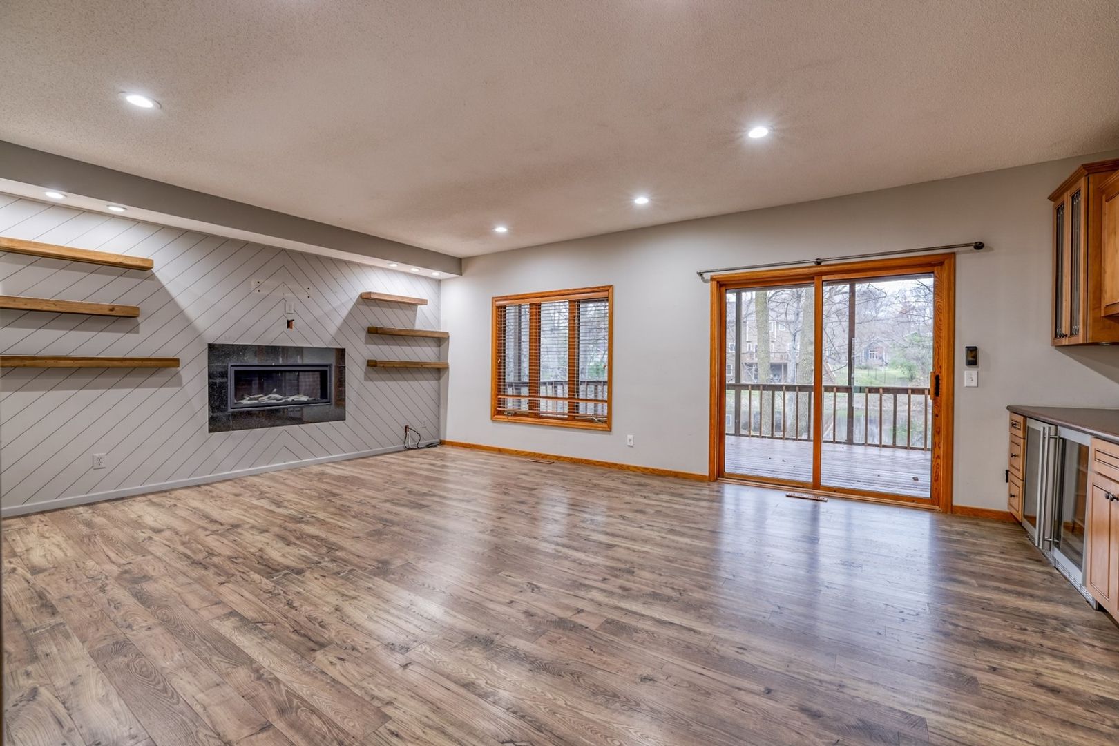 Osseo House: 7123 Yorktown Ln N