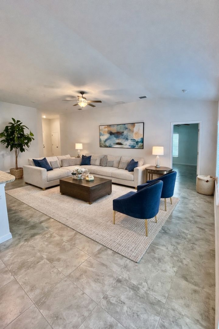 Fort Myers House: 858 Rue Labeau Cir