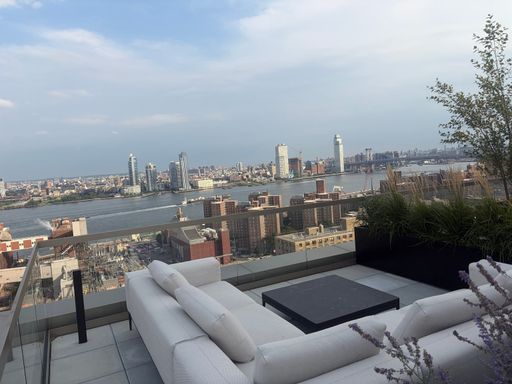 Stylish 2BR Condo in East Village – photo 1