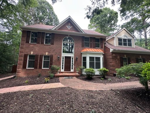 "House on a Hill" Blends Convenience and Wooded Retreat – photo 1