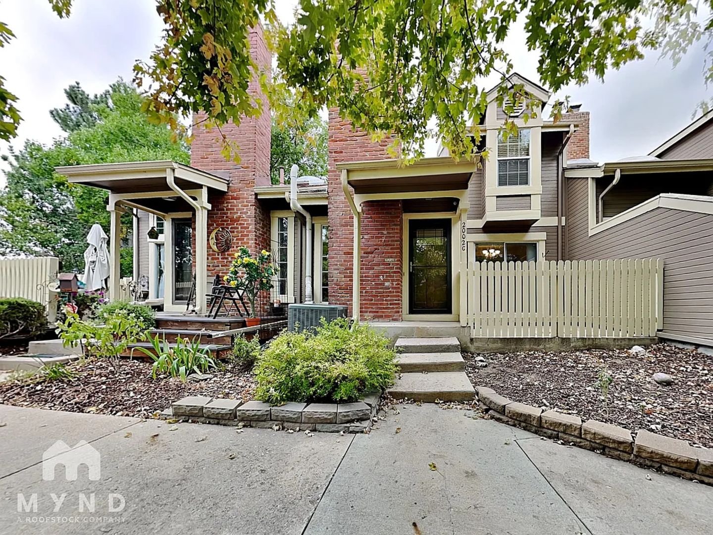 Aurora Townhome: 2002 S Helena St