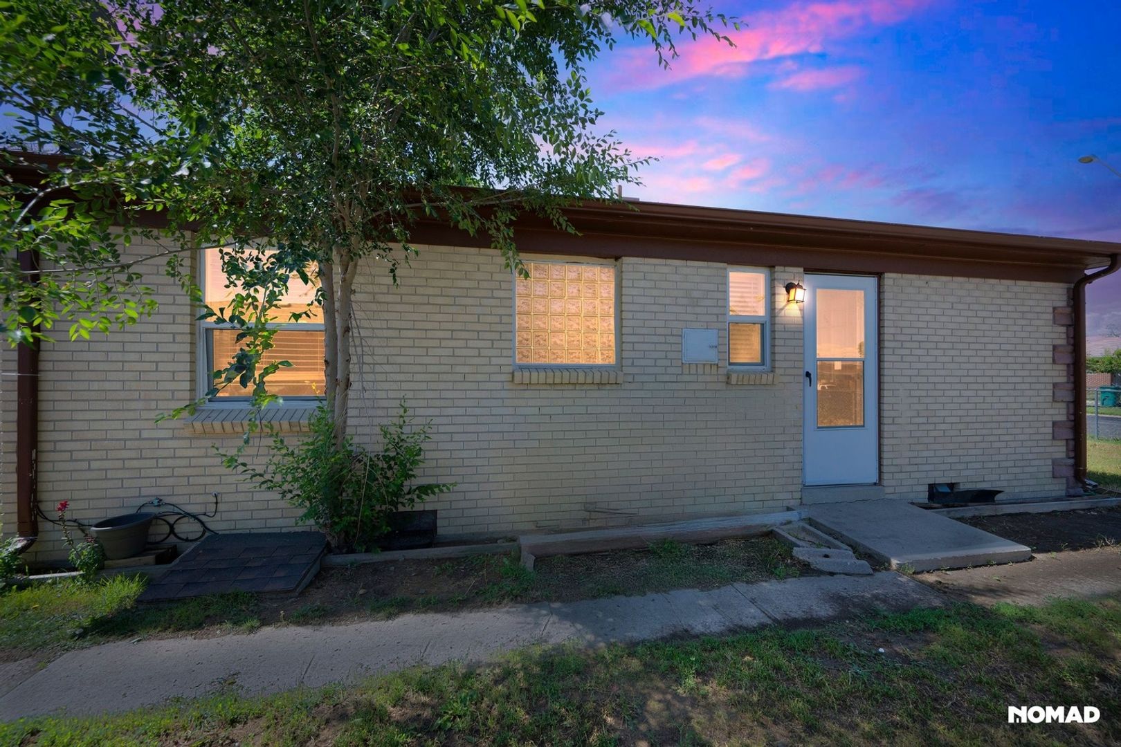 Aurora House: 1932 Del Mar Pkwy