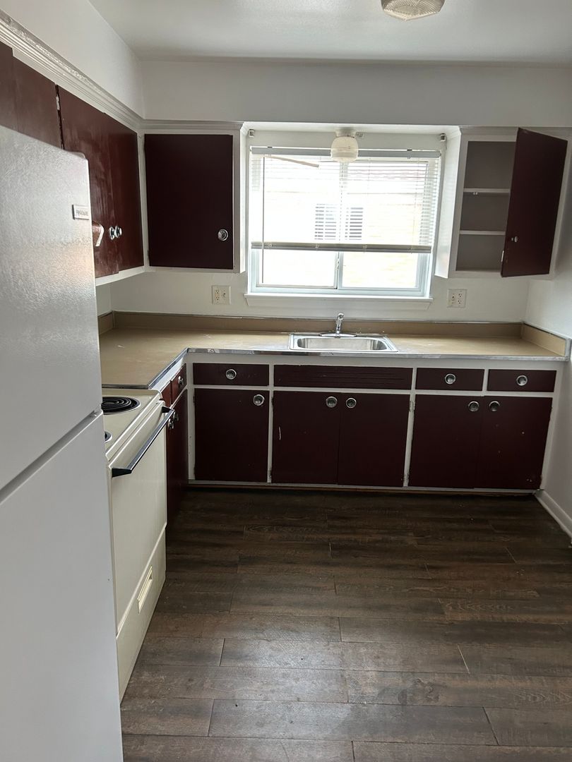 Warren Townhome: 29206 Longview Ave