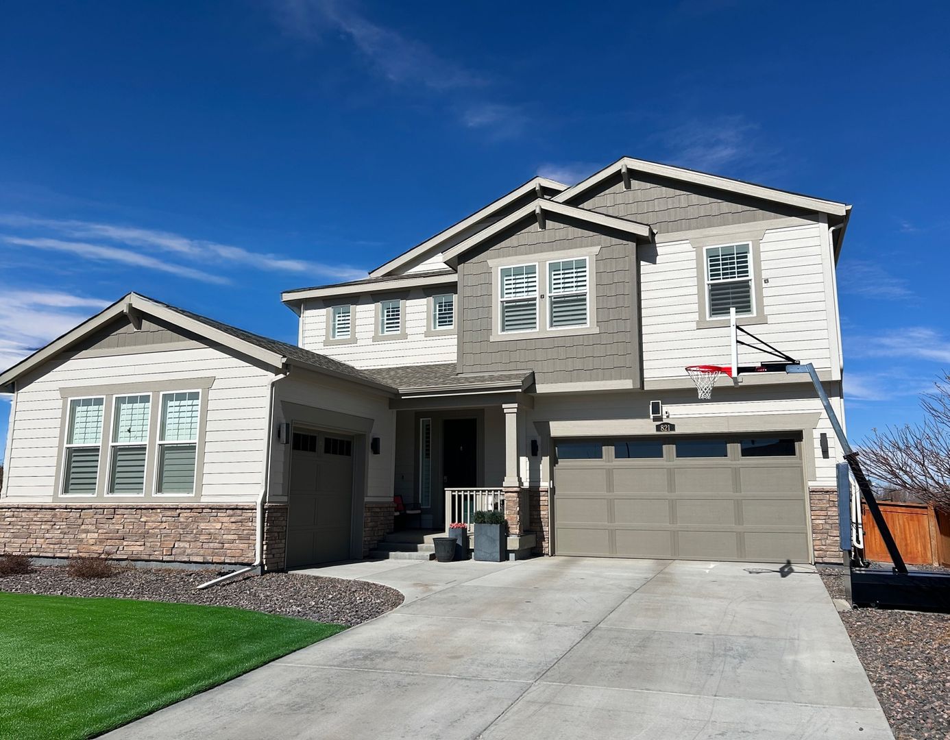 Erie House: 821 Wildrose Pl