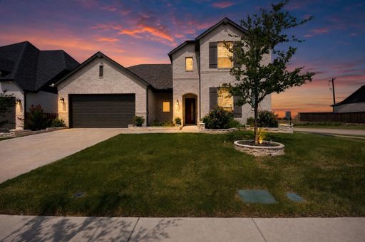 Spacious 4BR House in Aubrey – photo 1