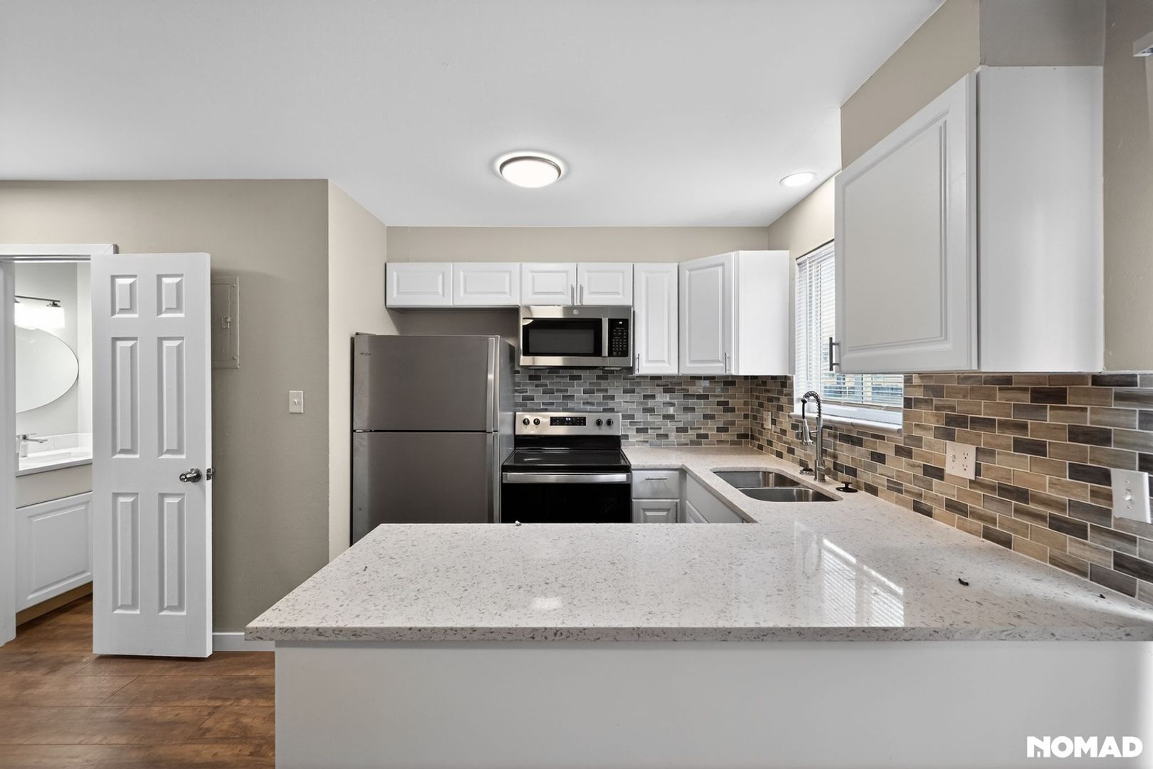 Aurora Townhome: 37 Lima St