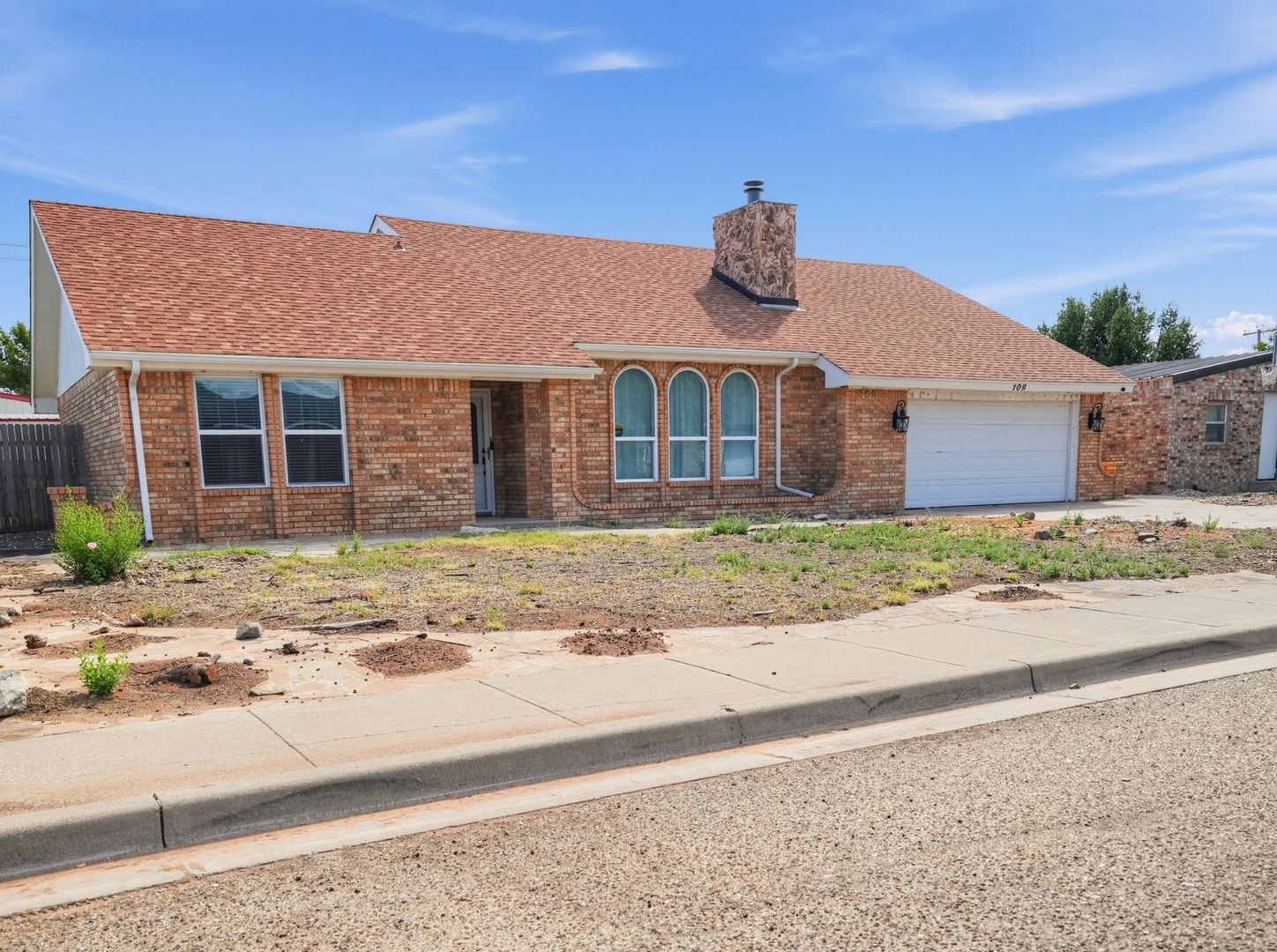 Clovis House: 109 Rosewood Dr