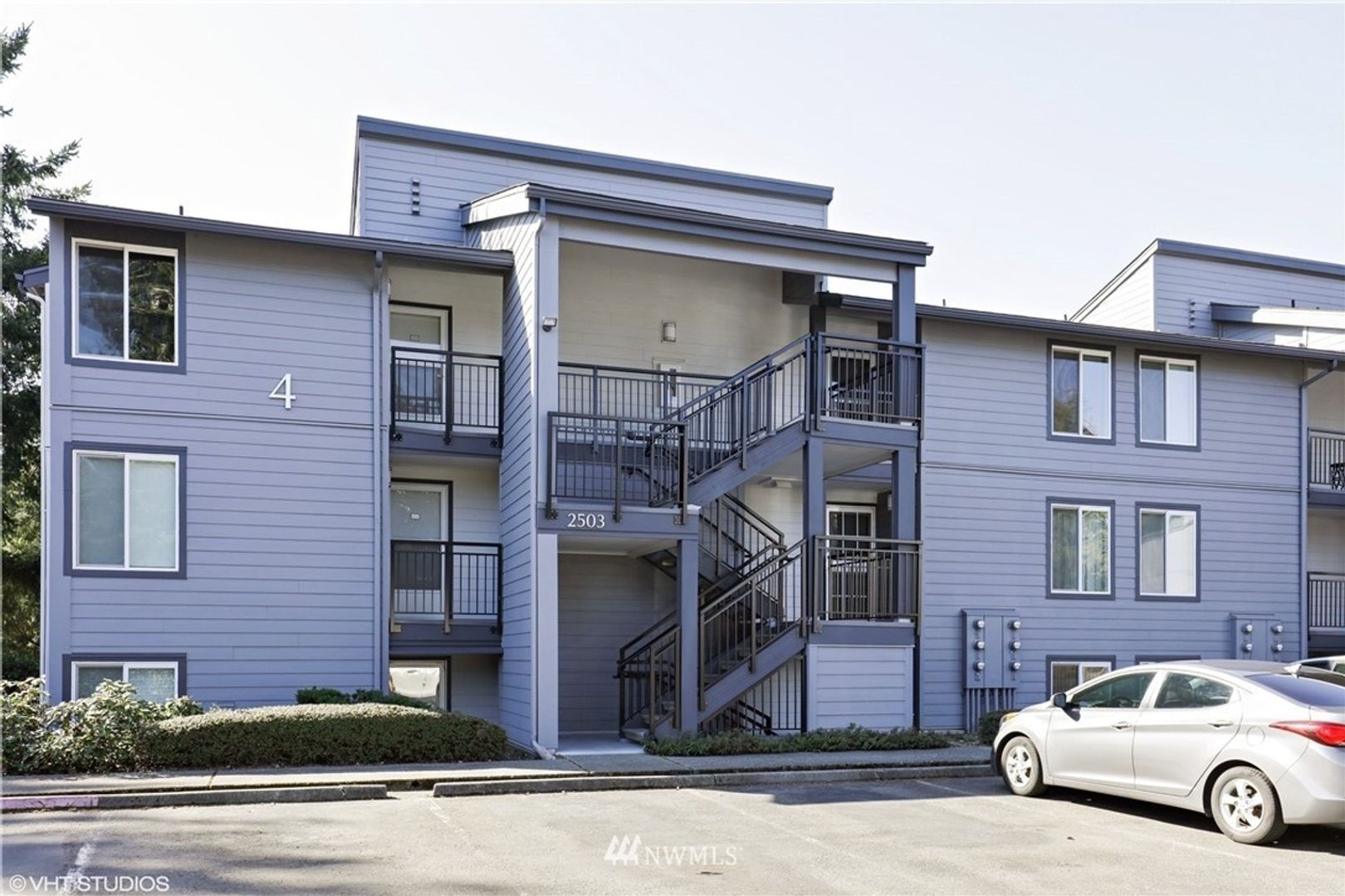 Renton Condo: 2503 Ne 4th St