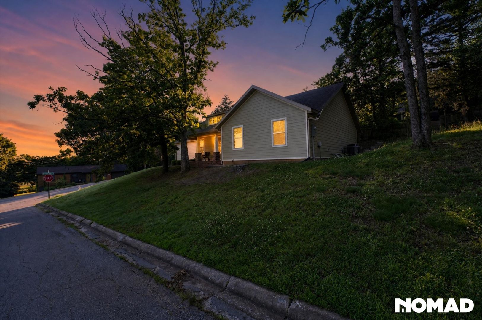 Fayetteville House: 2088 E Custer Ln