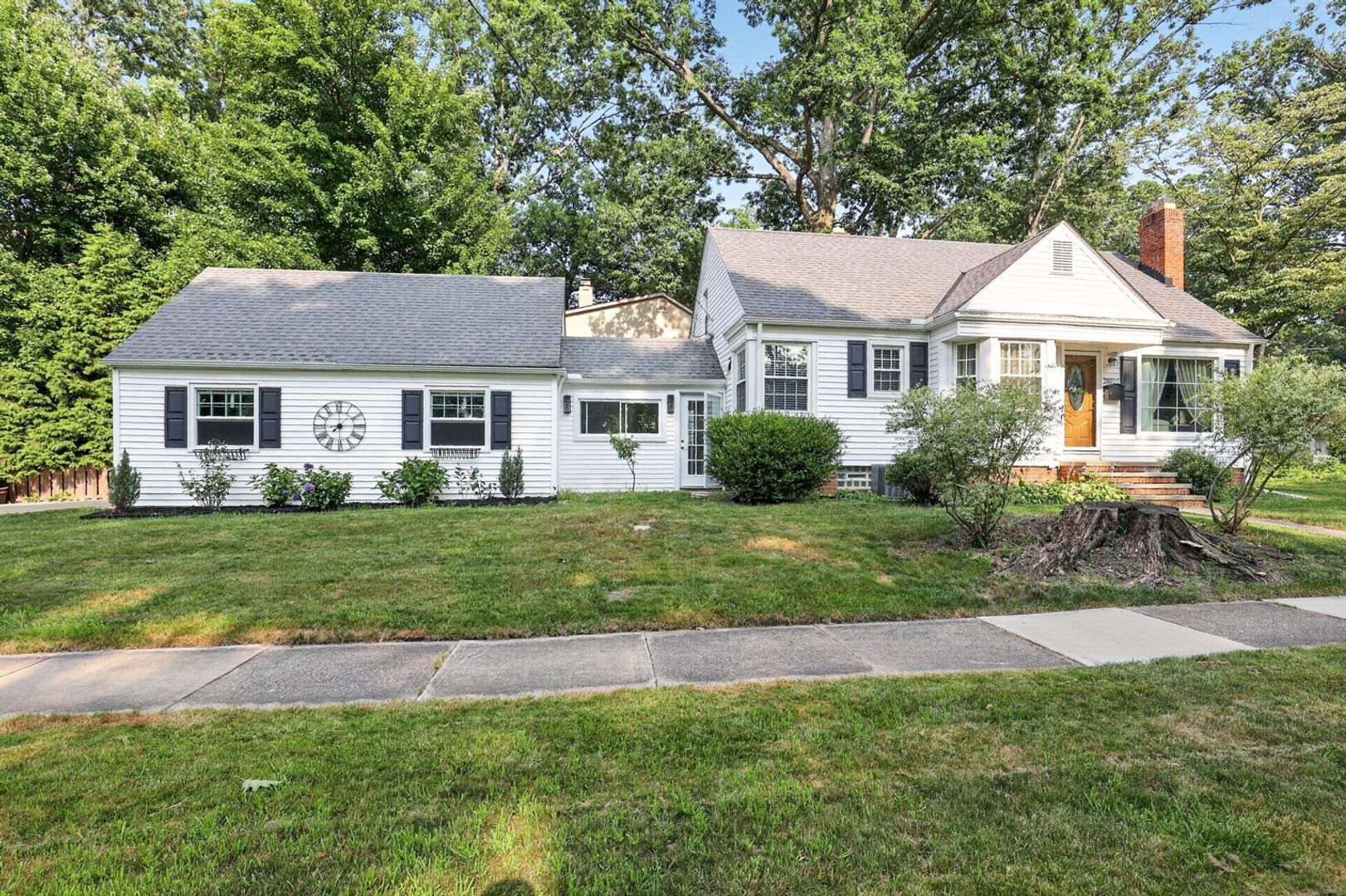 Bay Village House: 28036 W Oakland Rd