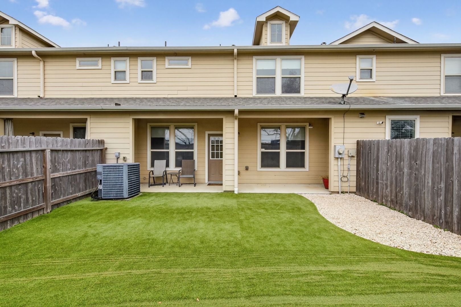 Houston House: 17019 Wilthorne Gardens Ct