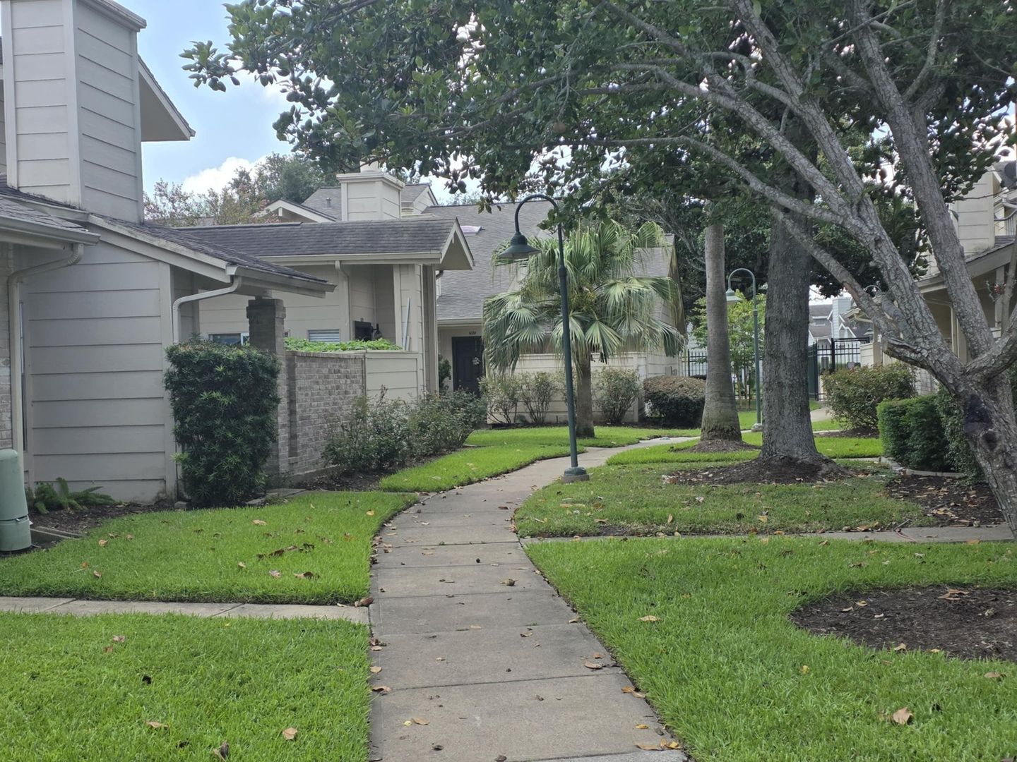 Houston House: 13034 Leader St