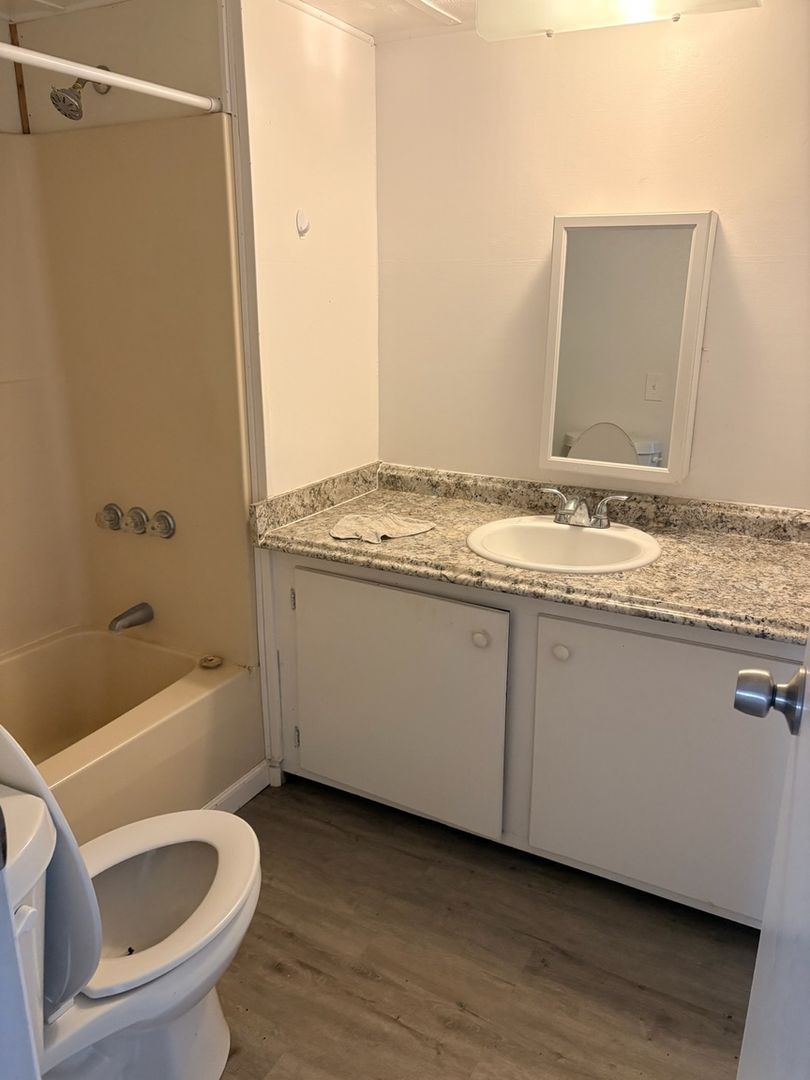 Jacksonville House: 2152 Glen Gardner Dr