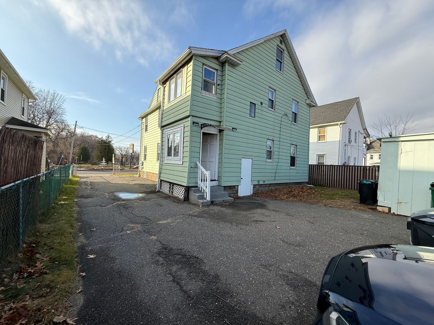 Chicopee Townhome: 621 Springfield St