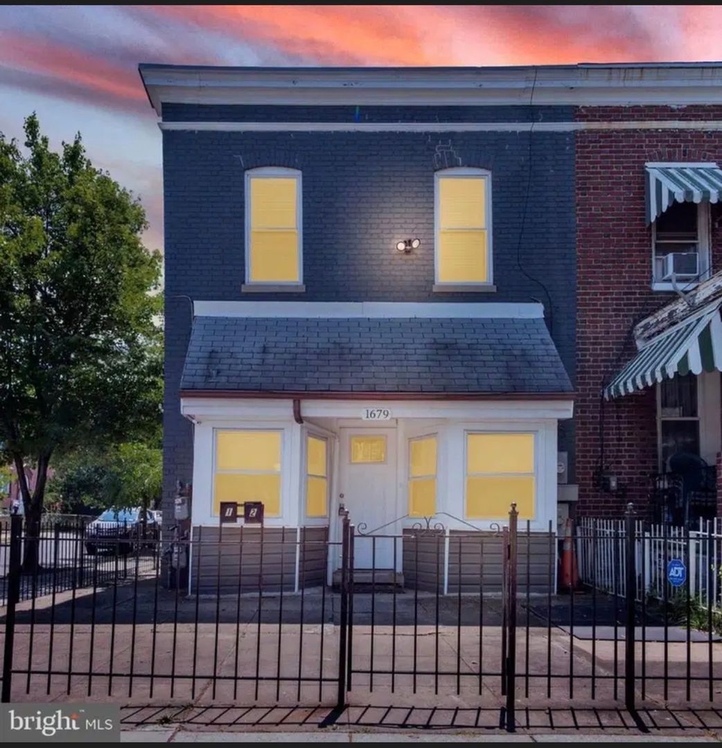 Washington House: 1679 Montello Ave Ne