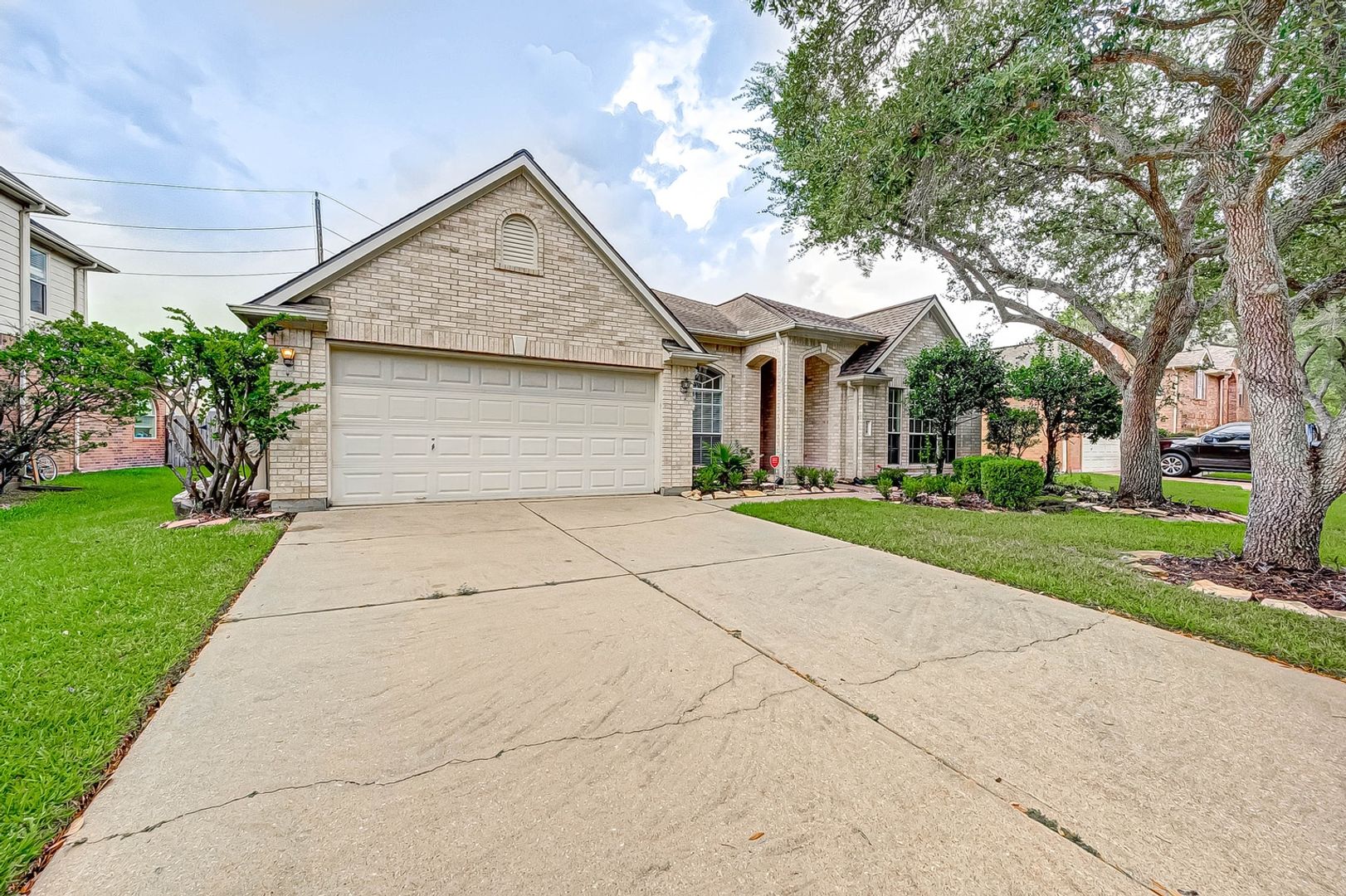 Katy House: 1410 Greenway Vlg Dr