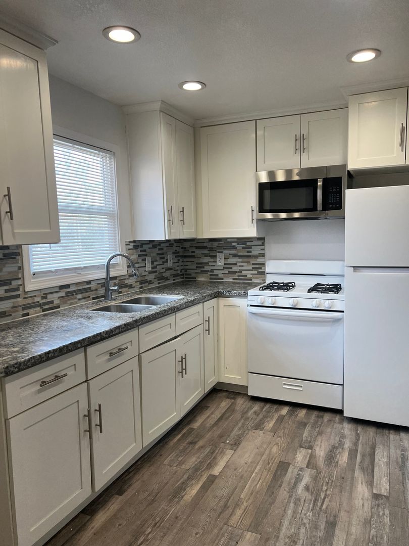 Sacramento Townhome: 2884 De Paso Blvd