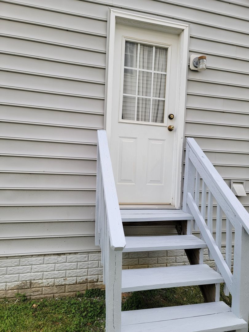 Charles Town House: 170 Burnlea Rd