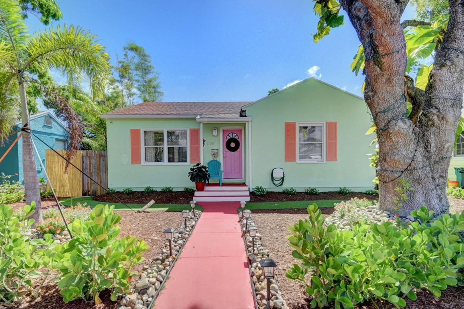 Lake Worth Beach House: 1128 N L St