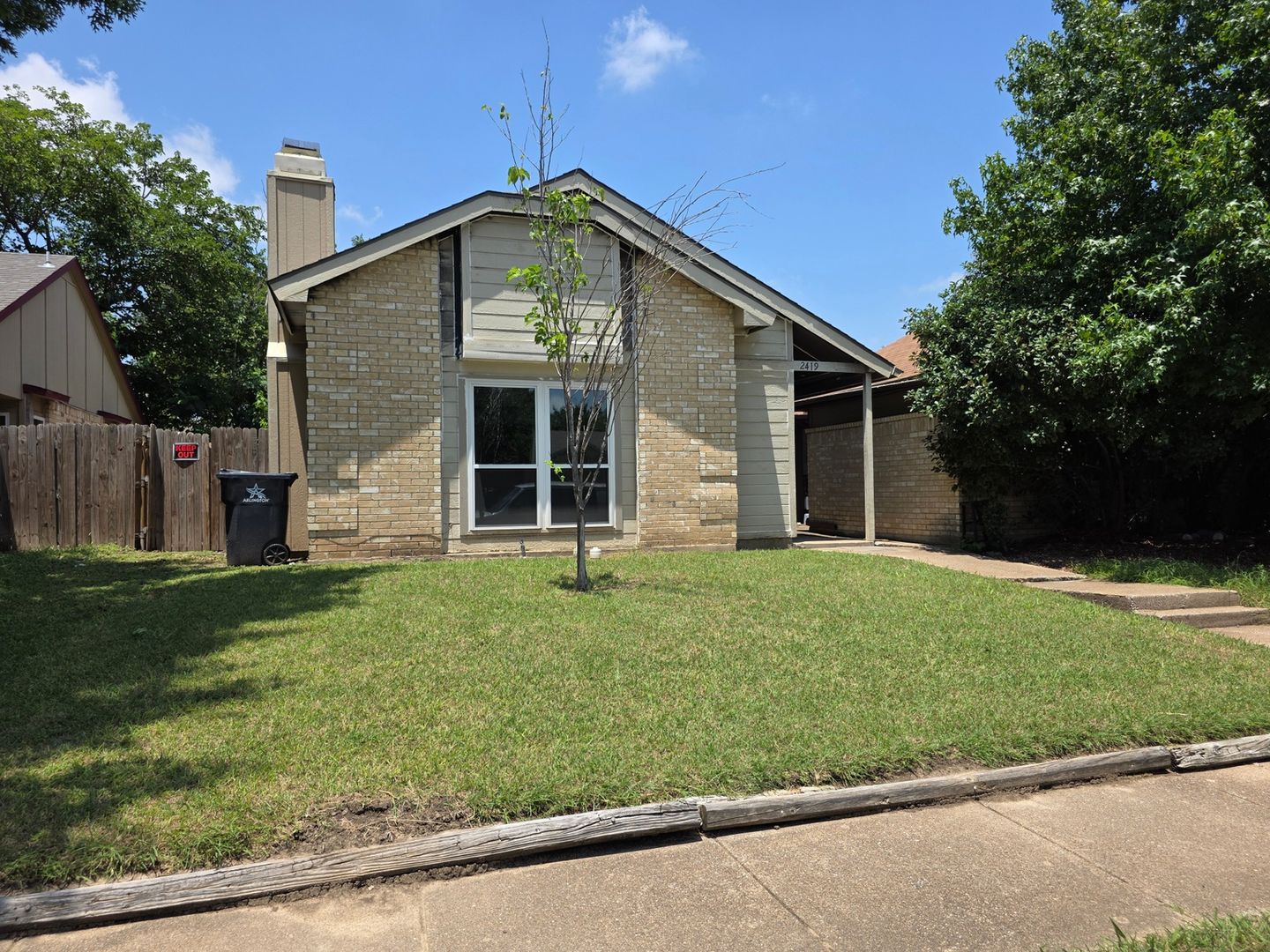 Arlington House: 2419 E Timberview Ln