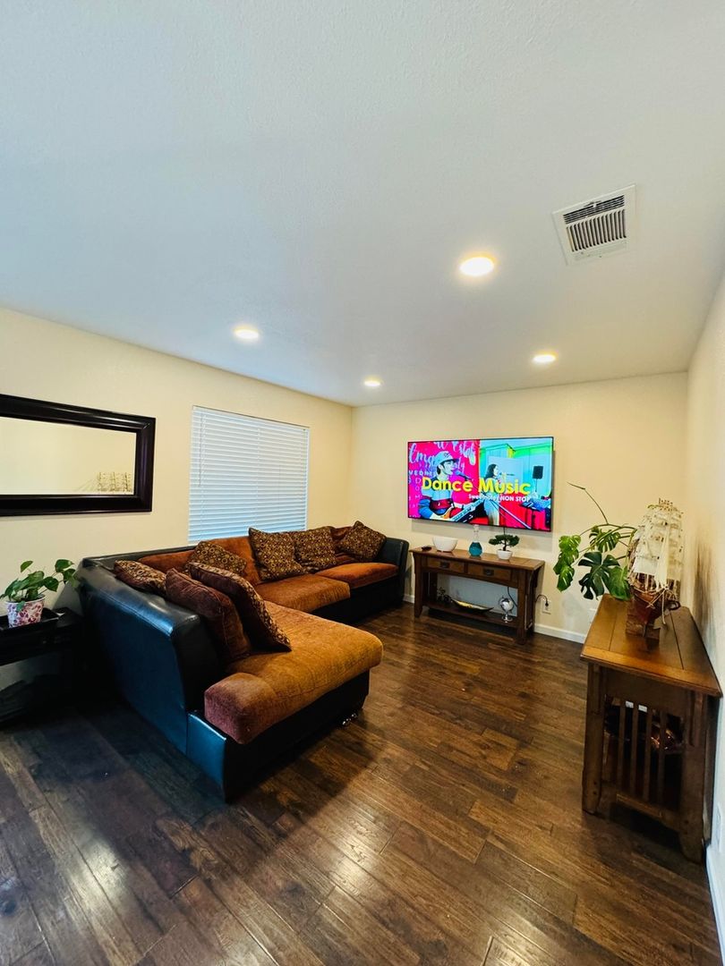 Antioch Townhome: 116 Rainier Ln