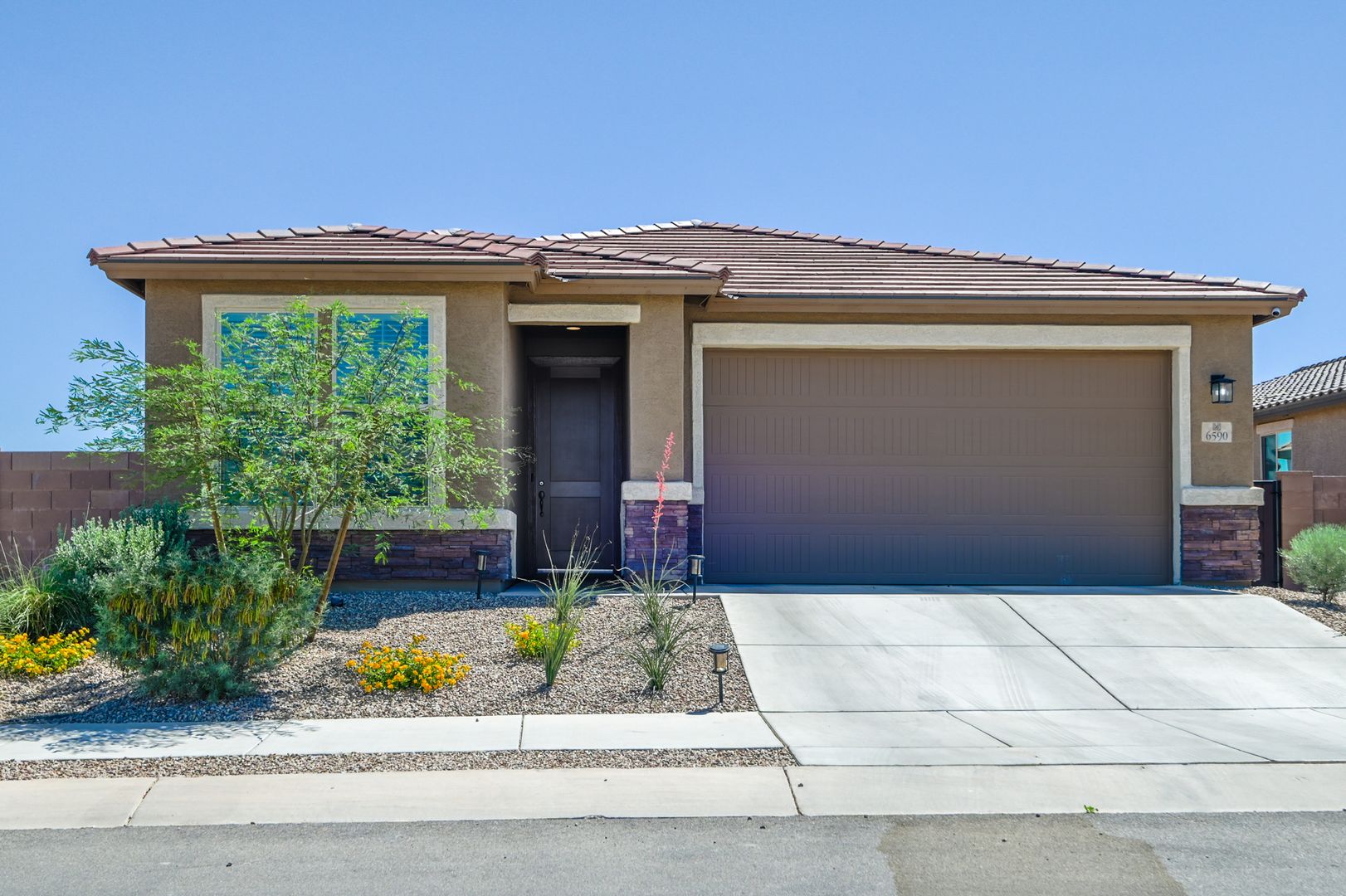 Tucson House: 6590 E Via Arroyo Largo