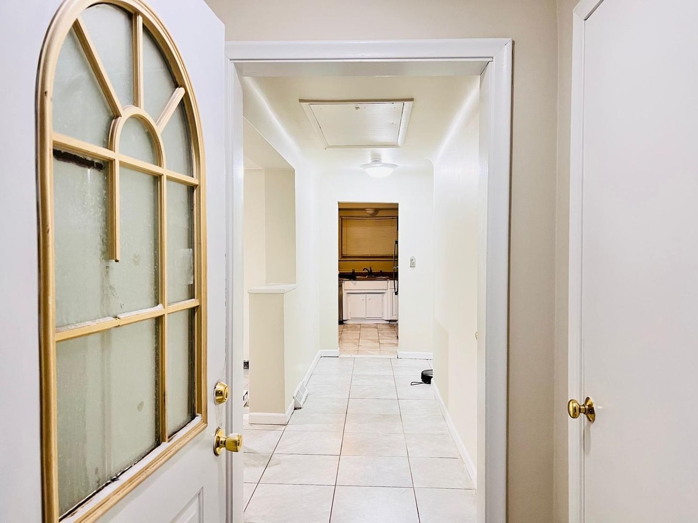 Farmington House: 25323 Orchard Lake Rd