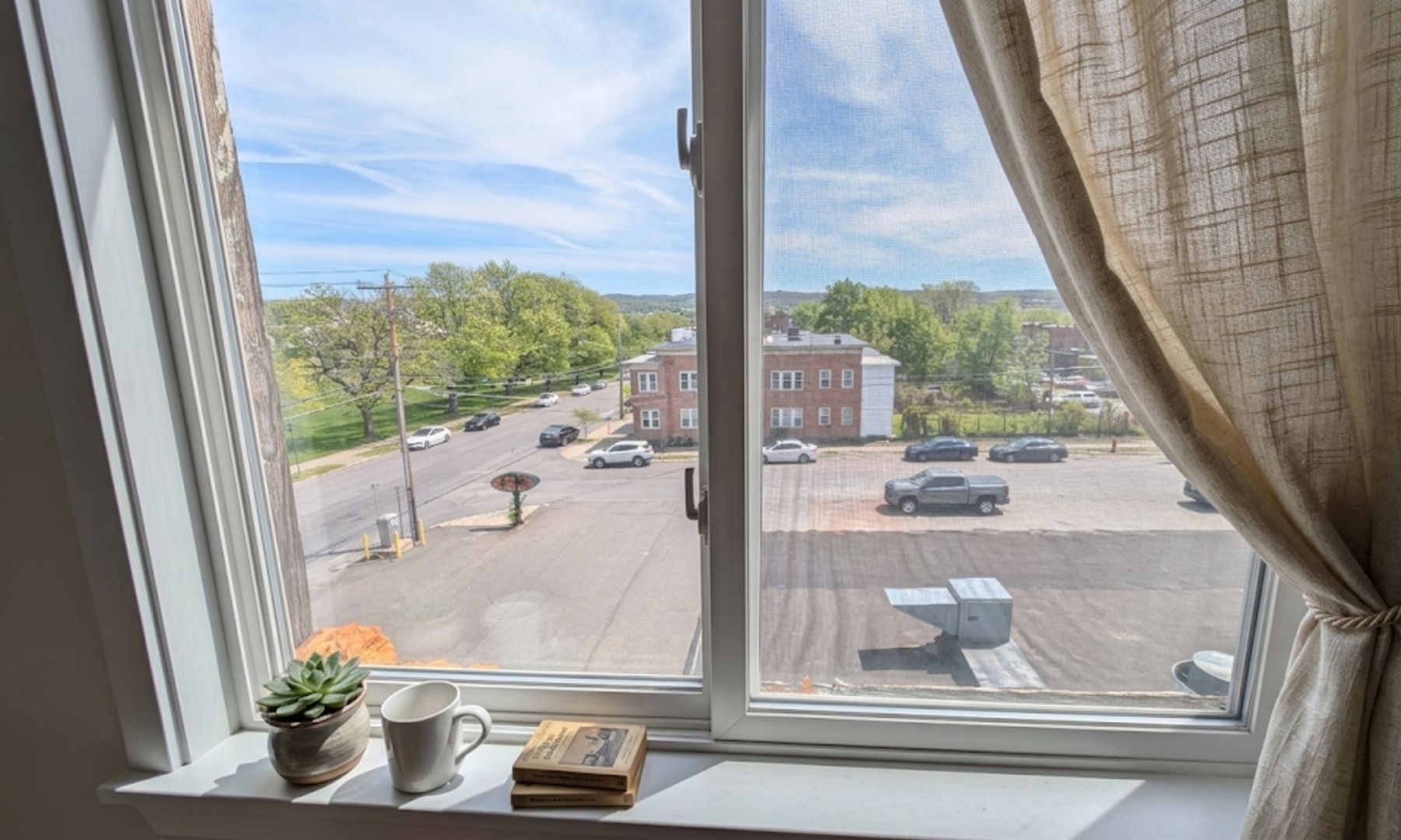 Albany Townhome: 166 Morton Ave