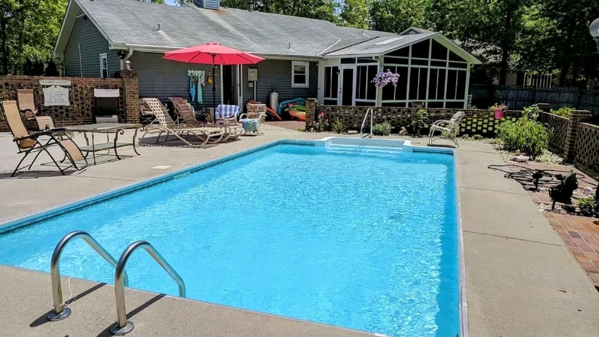 Leland House: 85 Bridle Way SE