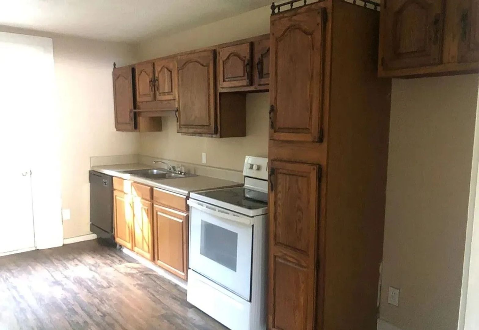 Mobile House: 1905 Pake Ave