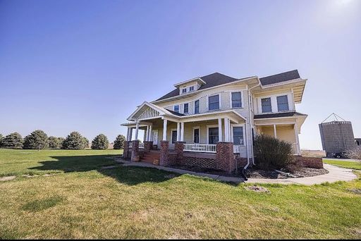 Spacious 4BR House in Stromsburg – photo 1