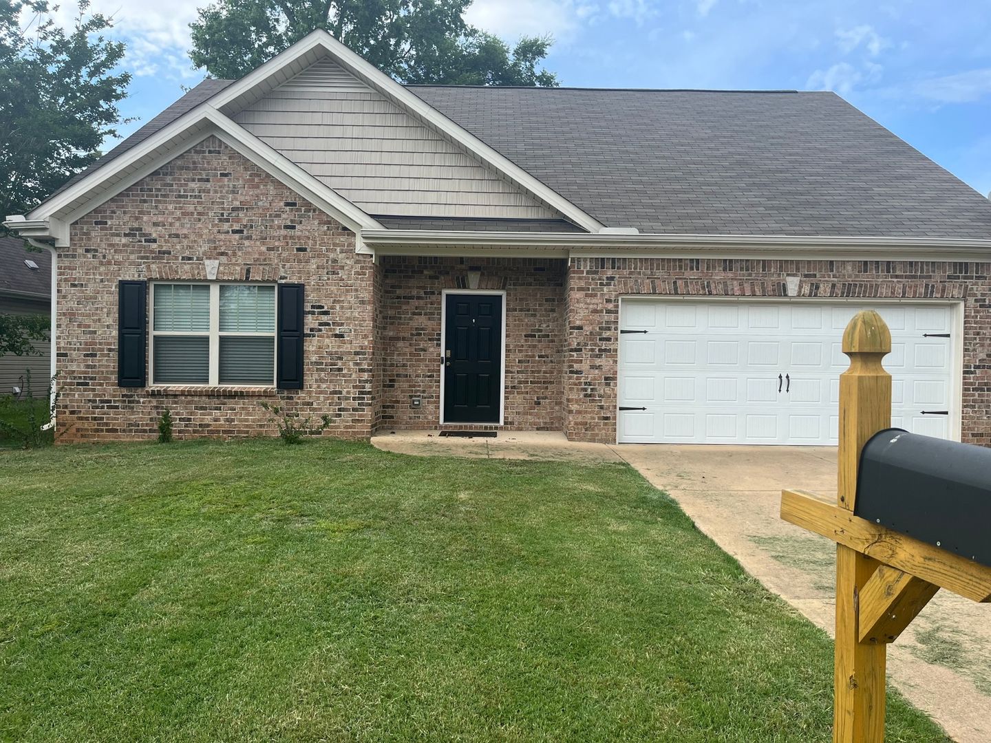 Montevallo House: 1021 Parkers Cv