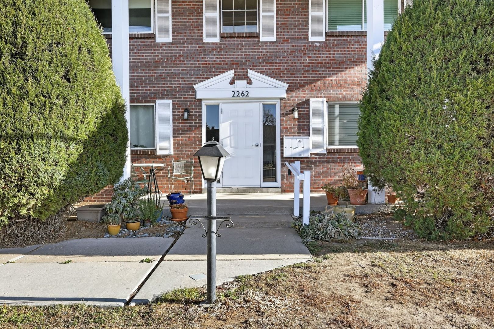 Denver House: 2262 S Valley Hwy