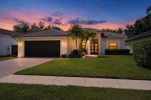 Stunning 4BR House in Naples – photo 1
