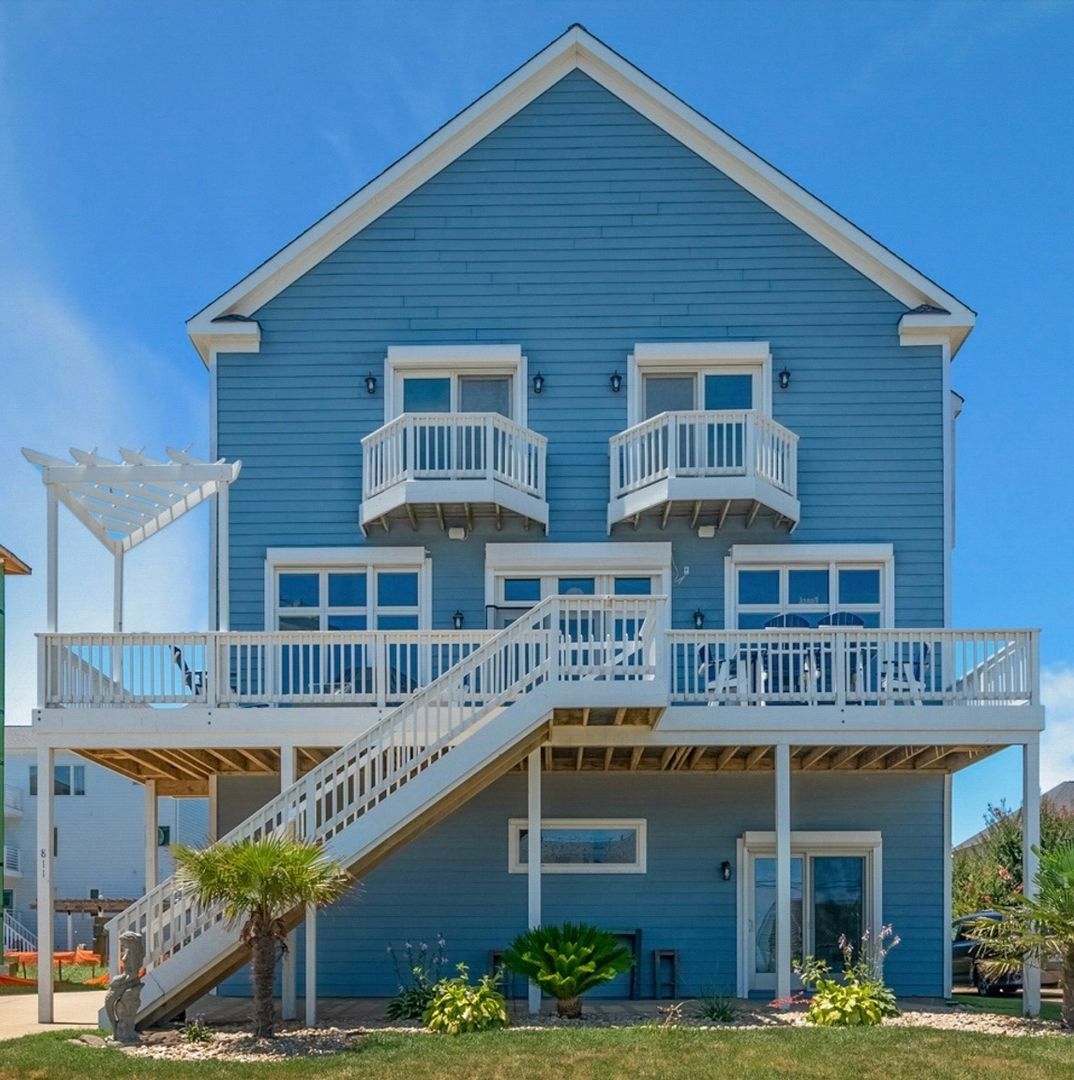 Hampton House: 811 N 1st St