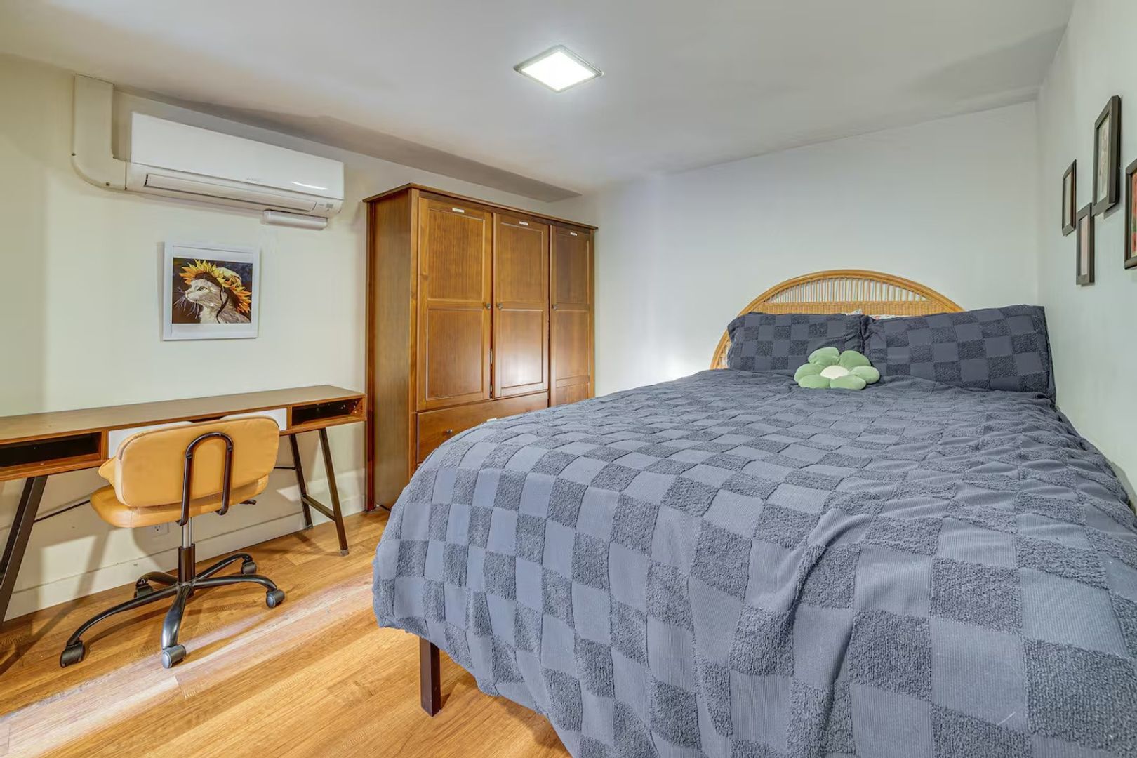 Burien House: 1421 S 134th St