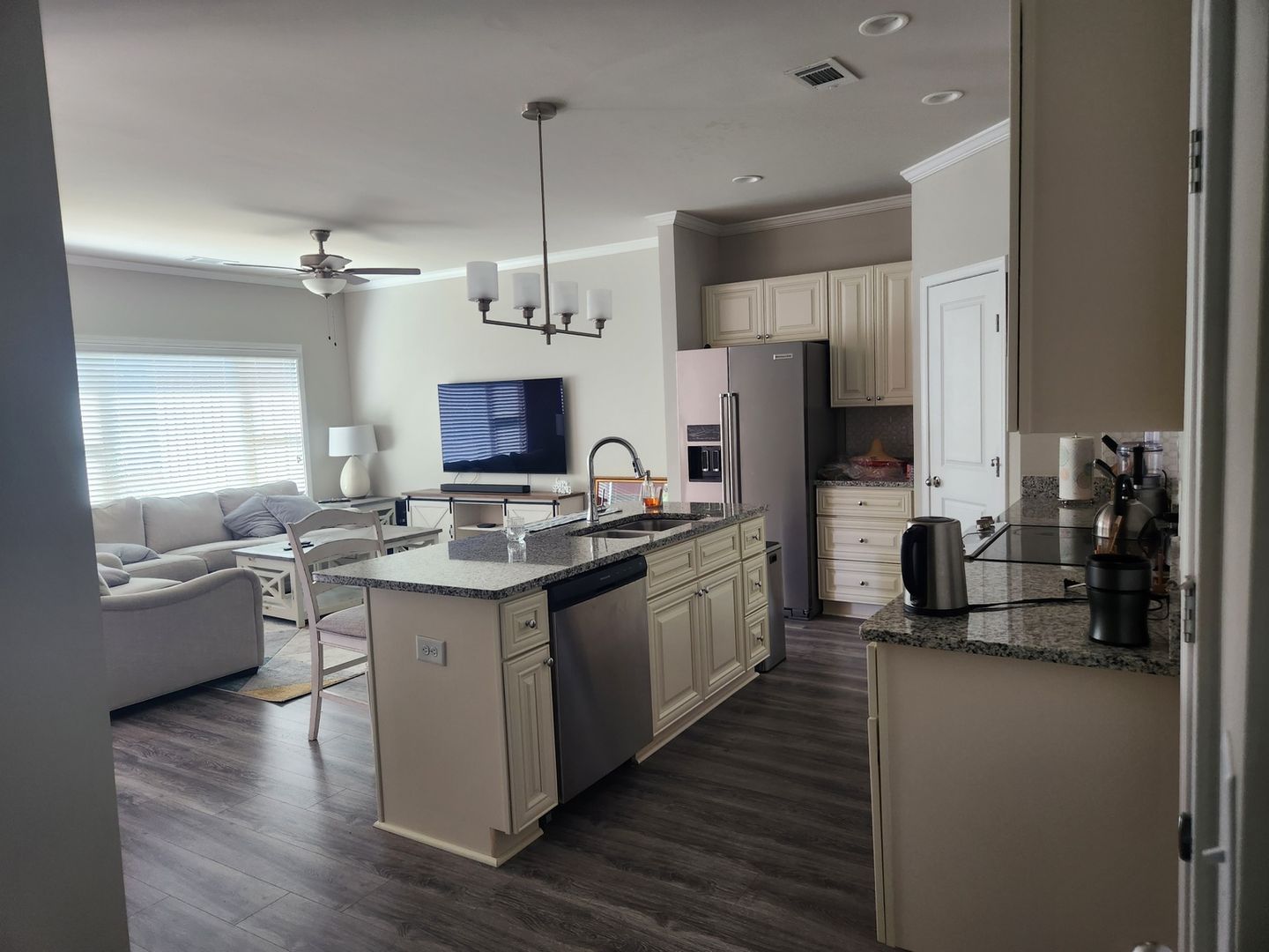 Lilburn Townhome: 302 Cashes Dr